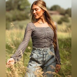 Gimmicks by BKE Ruched Floral Top